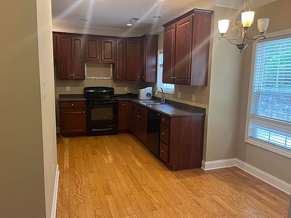 4th image of 924 Vicar Ln