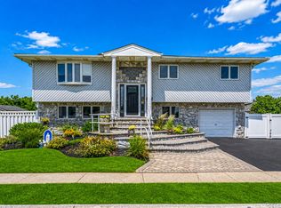 14 Wellbrock Street, Lindenhurst, NY 11757