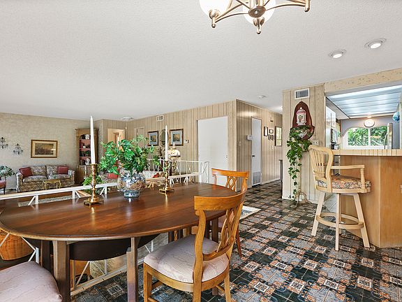 5th image of 324 N New Ave