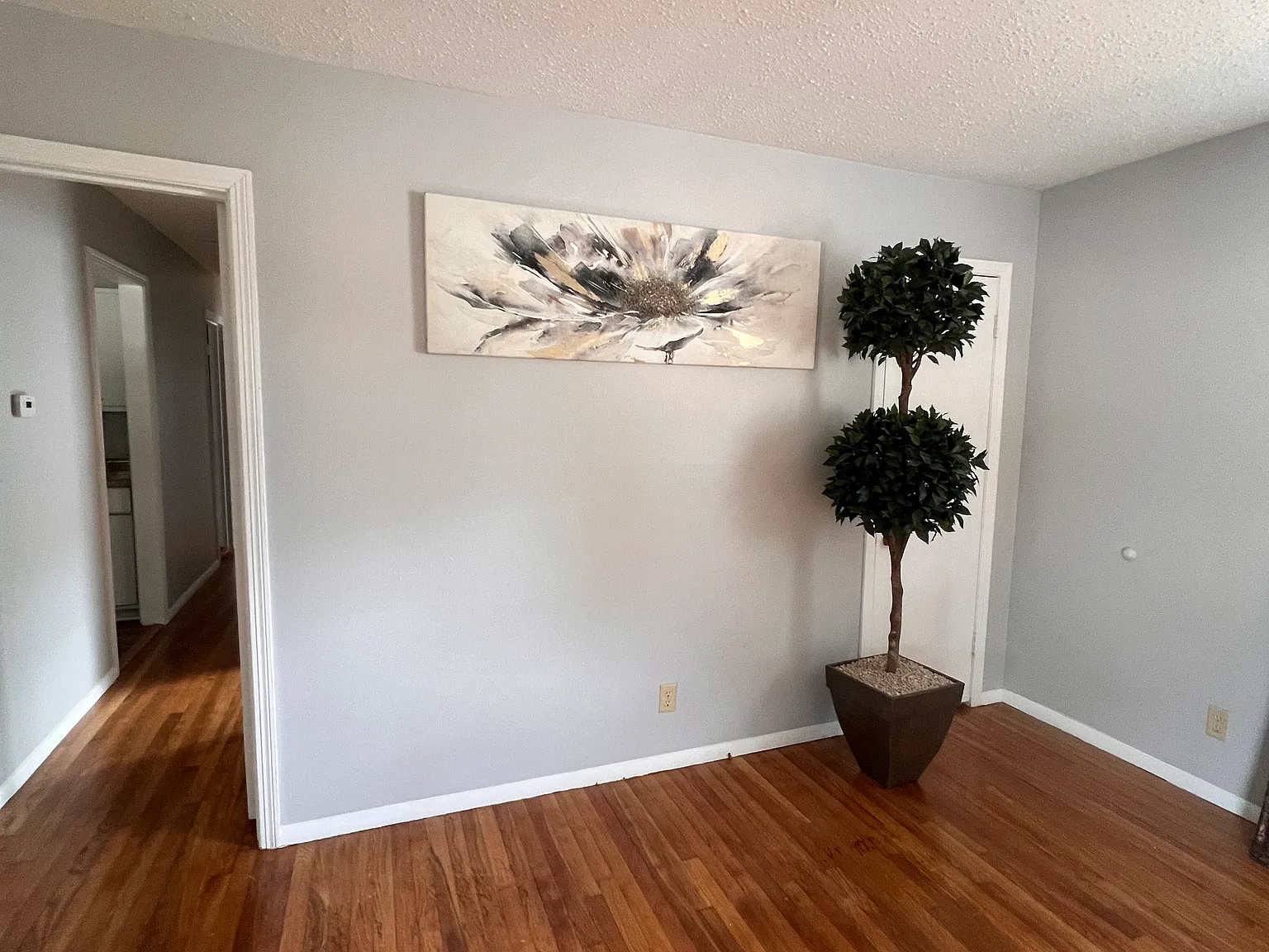 3 bed, 1128 sqft, $1,100 — Photo 3