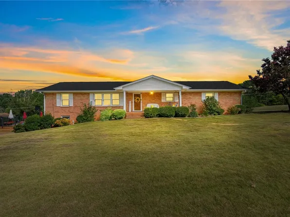 165 Pine Lake Dr, Central, SC 29630