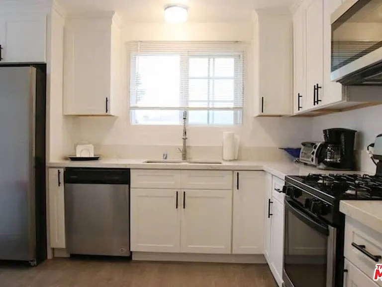 8719 Yorktown Ave — Photo 8