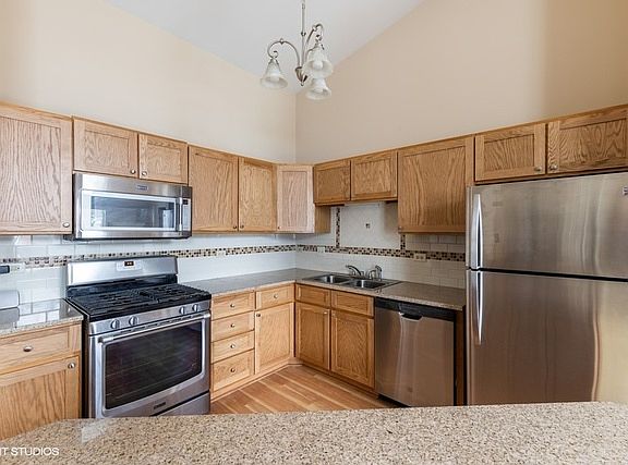 4th image of 147 W Brandon Ct APT G