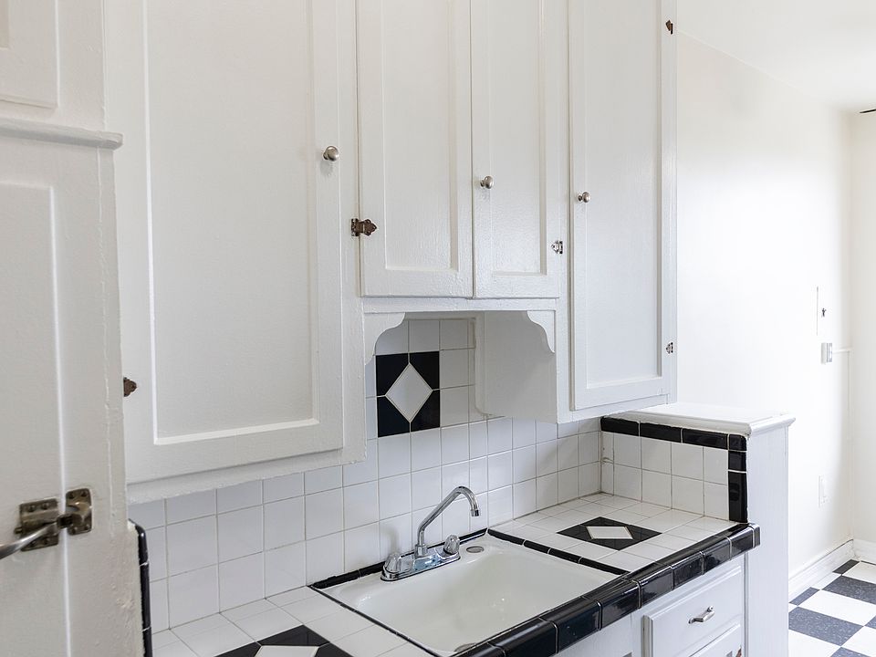 1st image of 1825 Whitley Ave APT 204