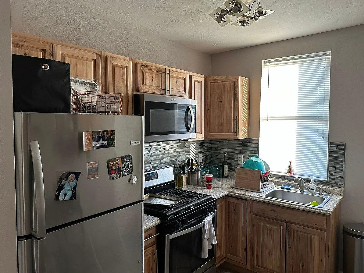 2 bed, 1500 sqft, $1,525 — Photo 2