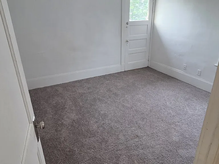 10217 Pierpont Ave — Photo 9