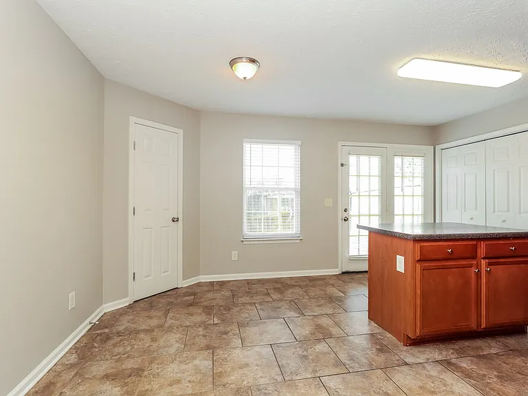 606 Nixon Way — Photo 6