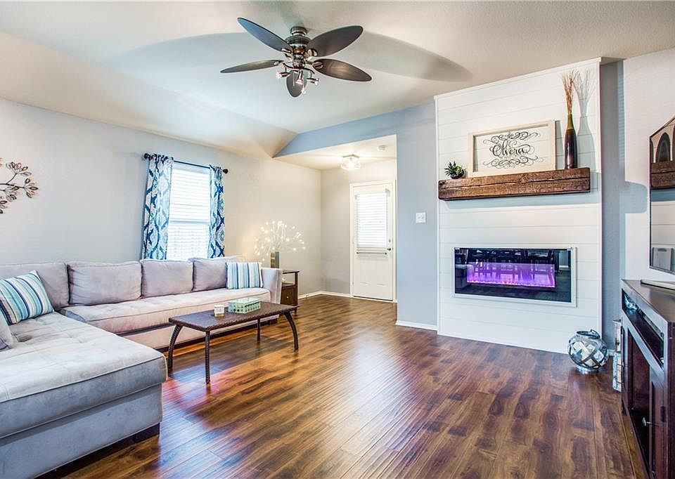 1st image of 3208 Dumas Dr