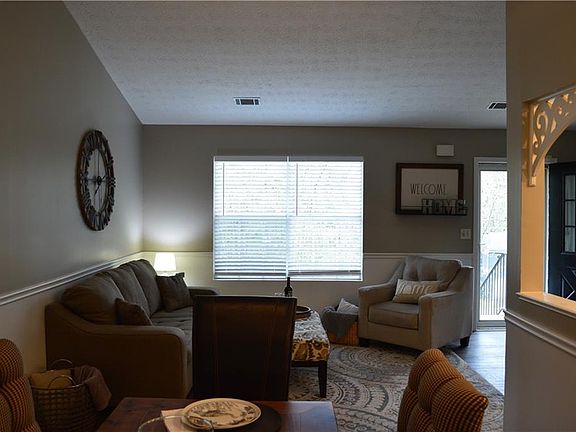 4th image of 79 Birch Rill Dr
