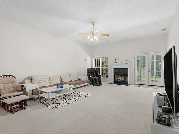 4th image of 1002 Chase Court