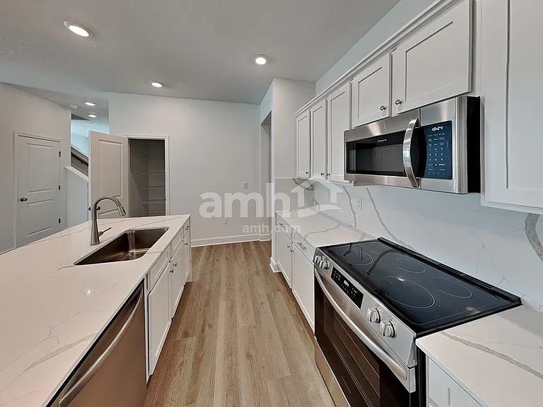 2904 20th Avenue Dr W — Photo 4