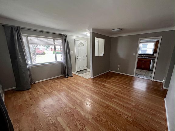 5th image of 28051 Pinehurst St