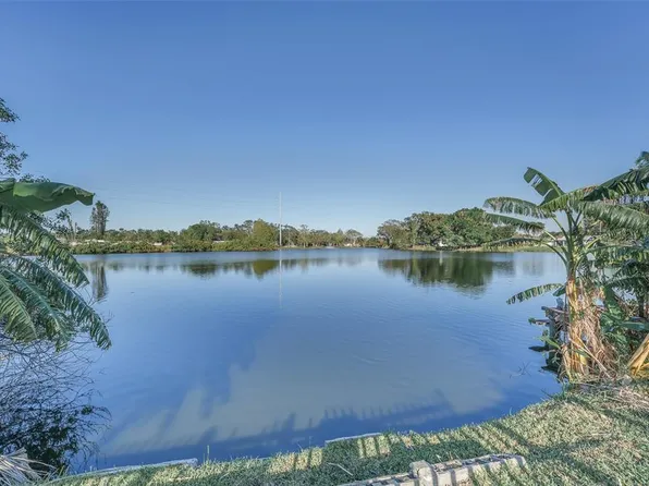 10649 Blossom Lake Dr, Seminole, FL 33772