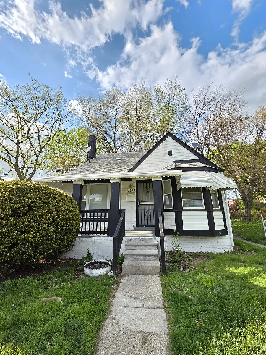Building Photo - 13790 Thornton St