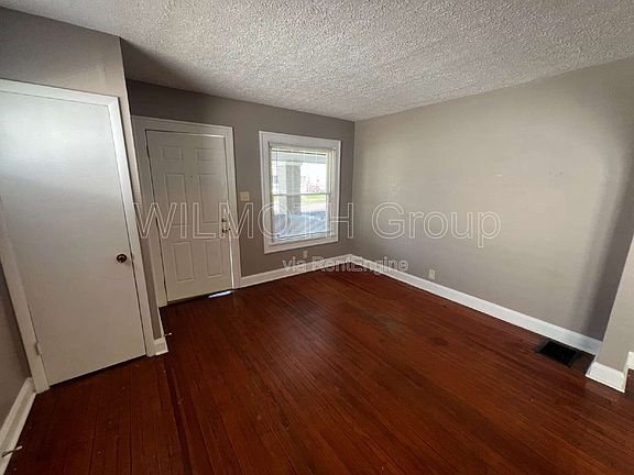 3rd image of 896 N Gladstone Ave