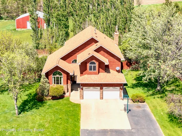 11325 35th St SW, Dickinson, ND 58601