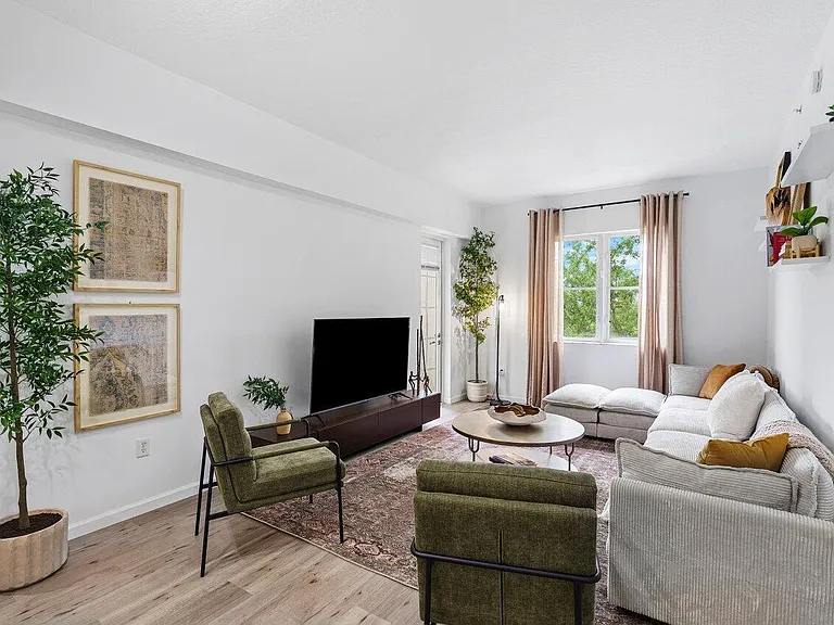 1209 Main St #302 — Photo 3