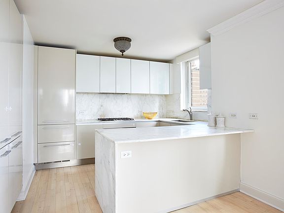 3rd image of 322 W 57th St APT 44K2