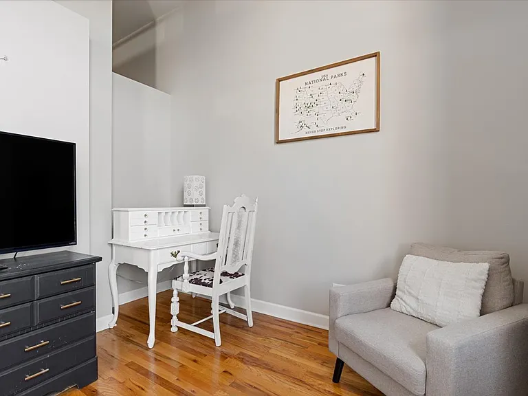 824 W Superior St #306 — Photo 8