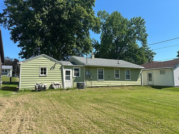 2nd image of 1717 E Lawn Dr