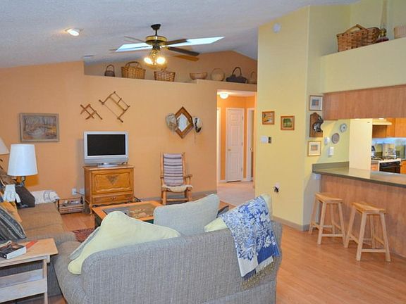 5th image of 9953 Clearwater St NW
