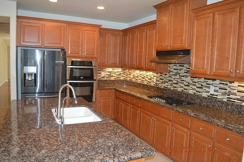5 bed, 3.0 bath, 2814 sqft, $3,400 — Photo 4