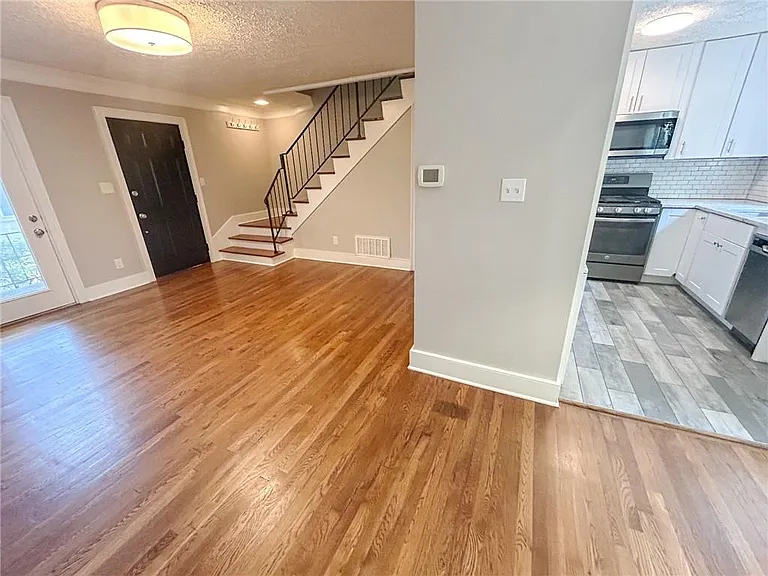 411 10th St NE #7 — Photo 23