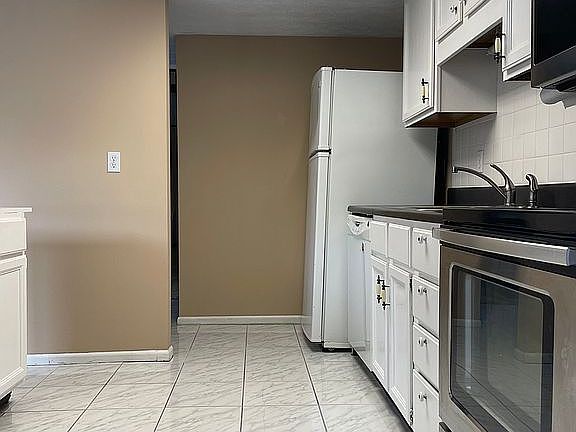 4th image of 1665 Saint James Ct #2565
