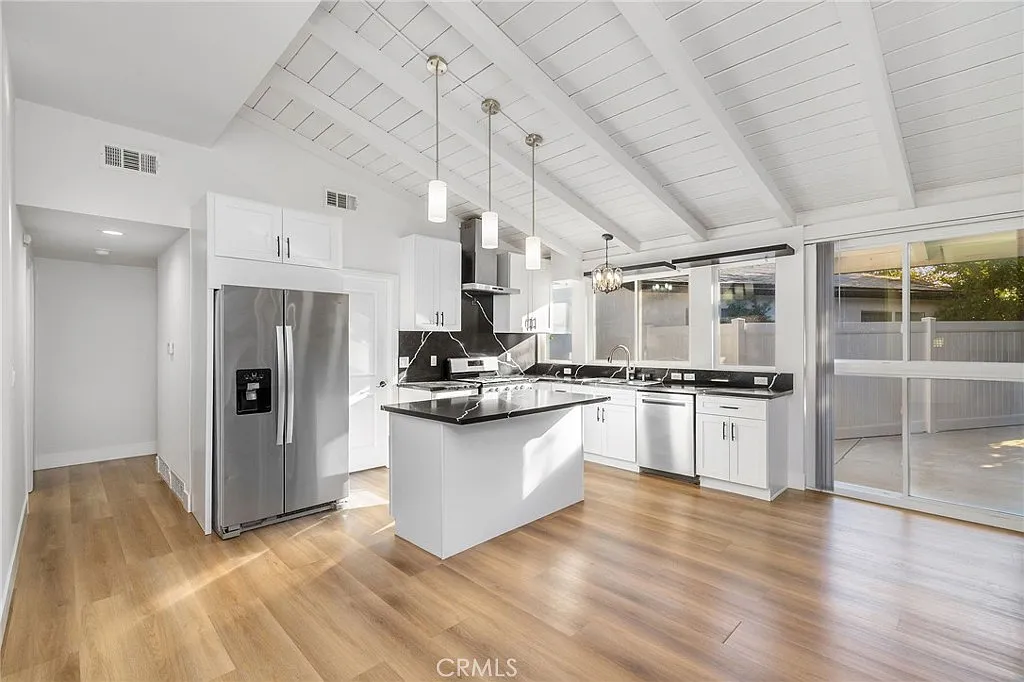 4 bed, 1500 sqft, $4,250 — Photo 2