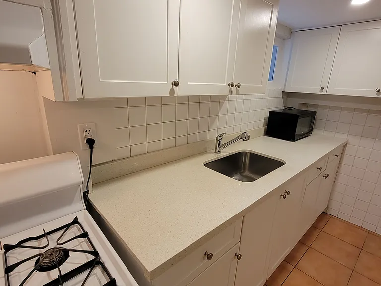 190 Lauder Ave #BASEMENT — Photo 7
