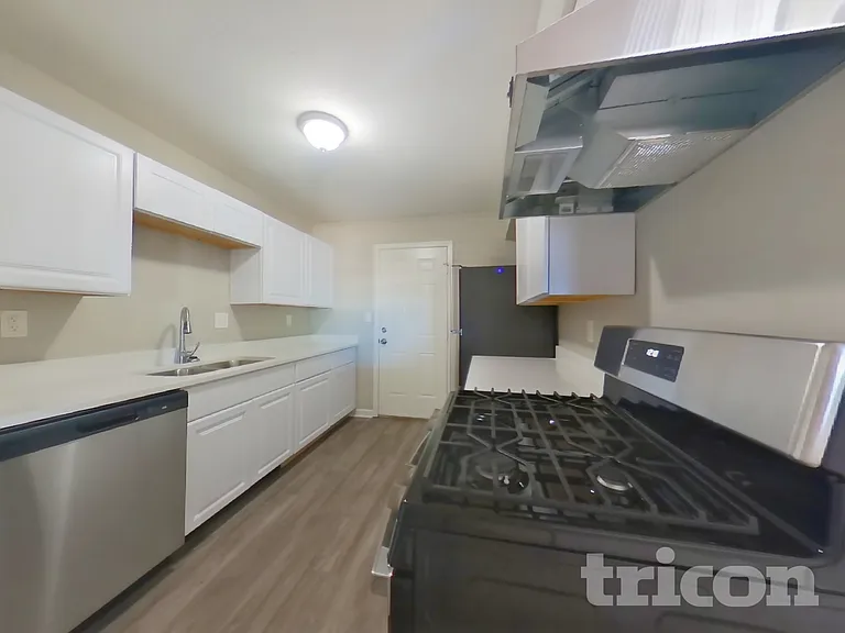 3721 W Seldon Ln — Photo 6