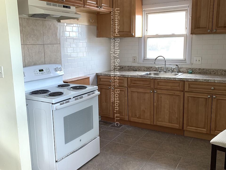 2nd image of 2 Metropolitan Cir