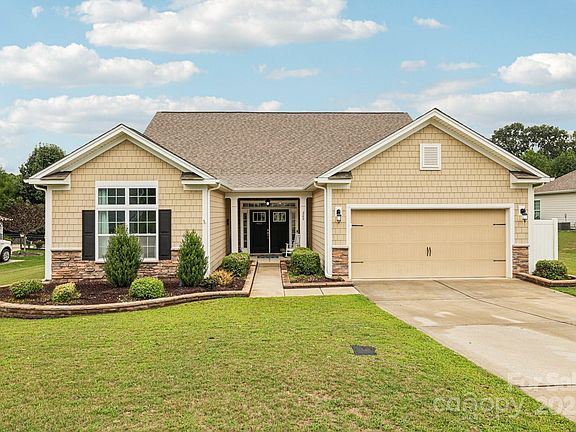 2nd image of 209 Hunters Hill Dr
