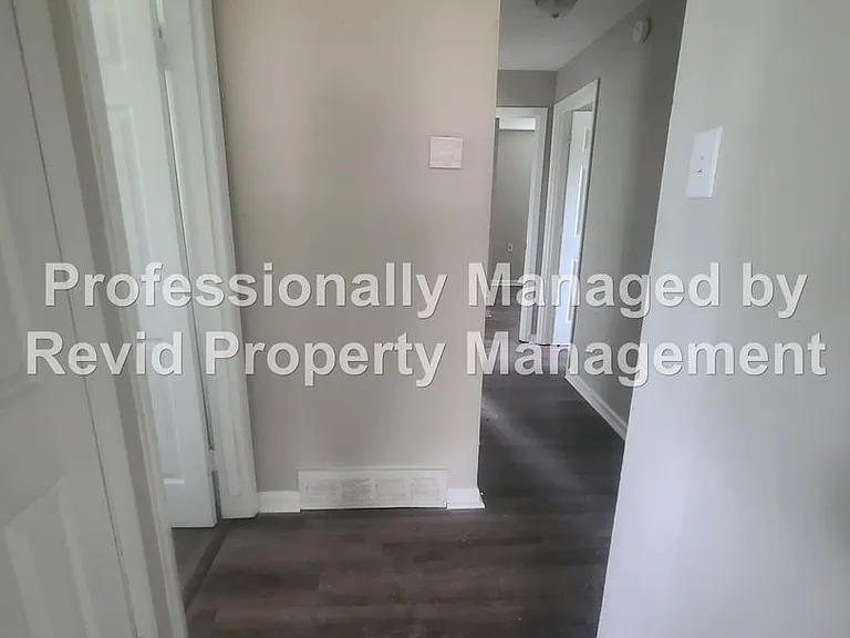 196 Ivan Rd — Photo 5