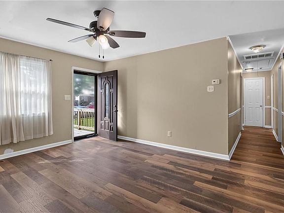 3rd image of 18 Haley Dr
