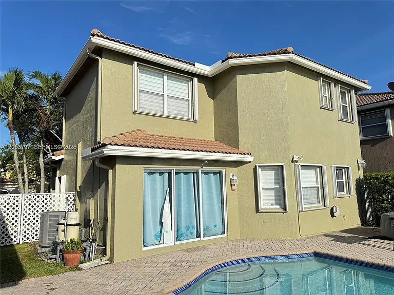 7129 Crescent Creek Way — Photo 2
