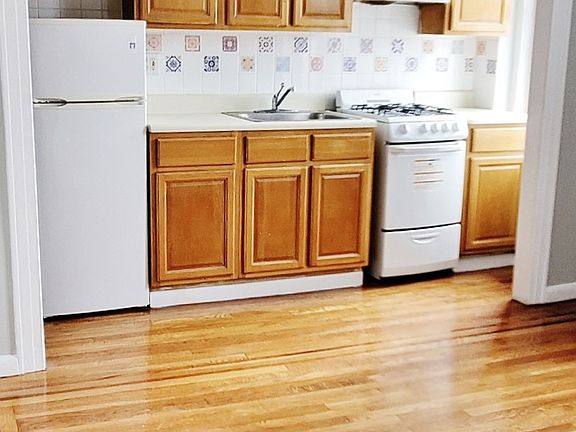 4th image of 34-48 32nd St #D2