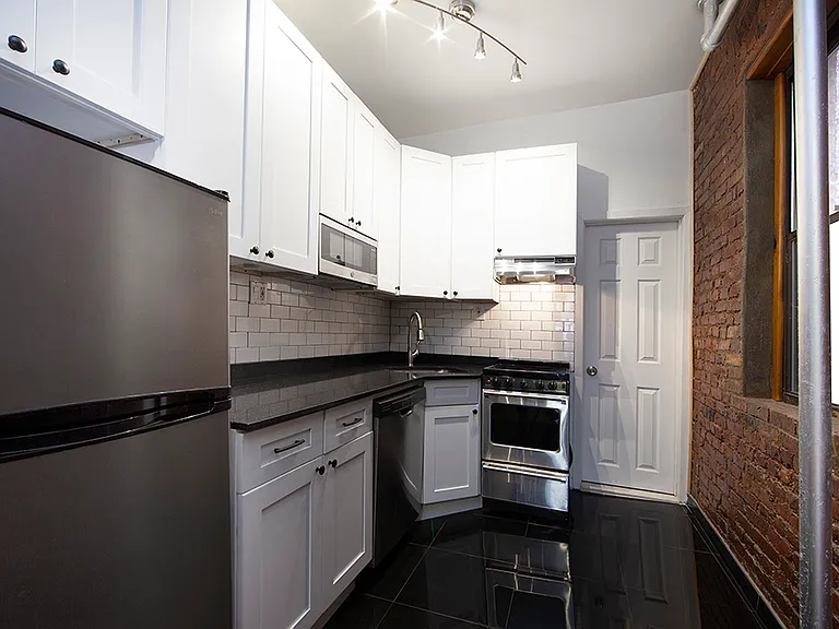 40 Clinton St #1D — Photo 3