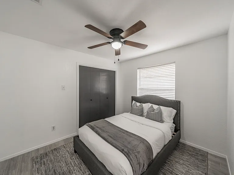 8901 Thompson Cir — Photo 32
