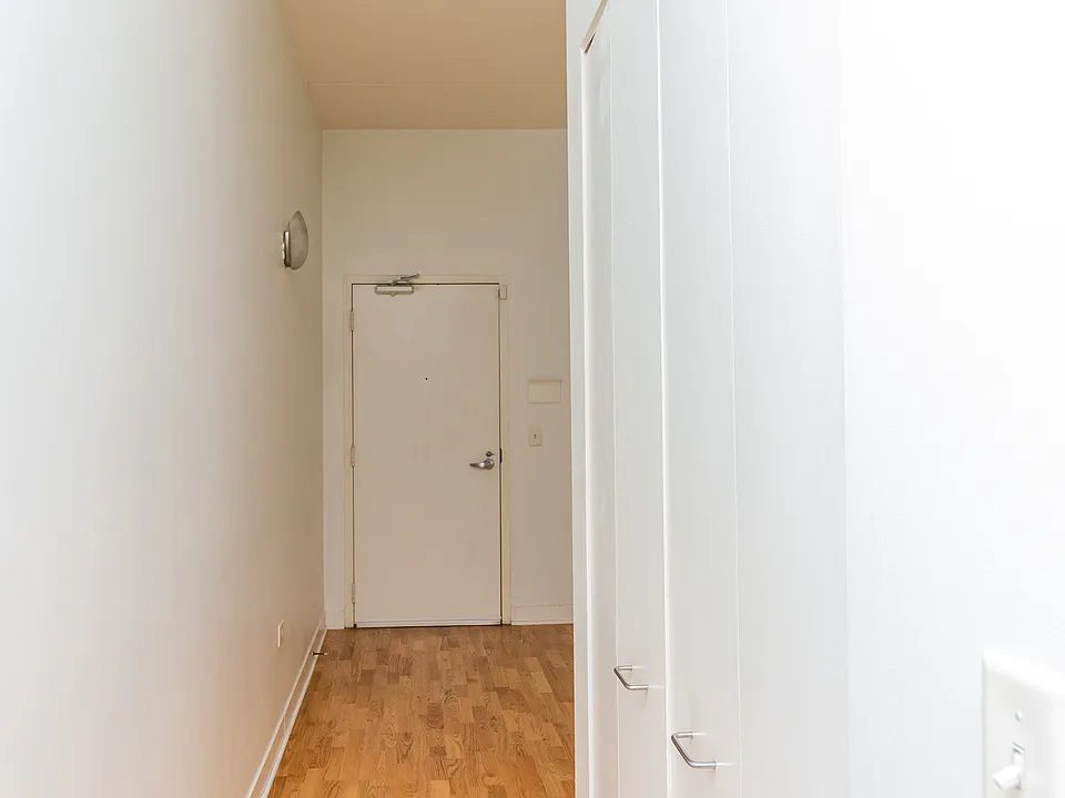 650 W Wayman St #106