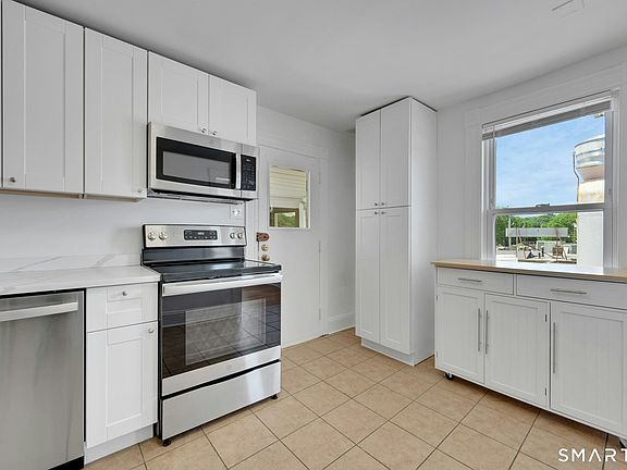 3rd image of 125 Tunxis Hill Rd