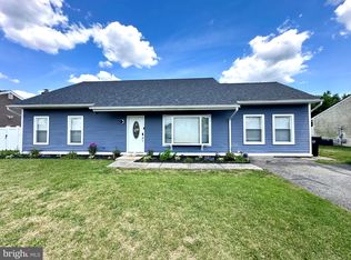 131 Arbor Meadow Dr, Sicklerville, NJ 08081