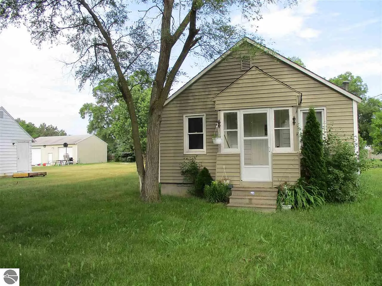 2160 2nd St photo 1