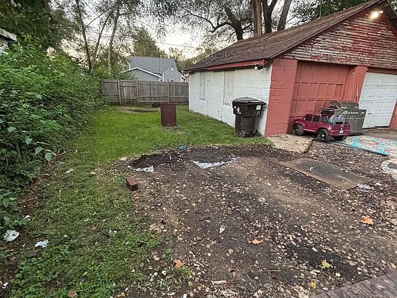 26th image of 2423 W Garden St