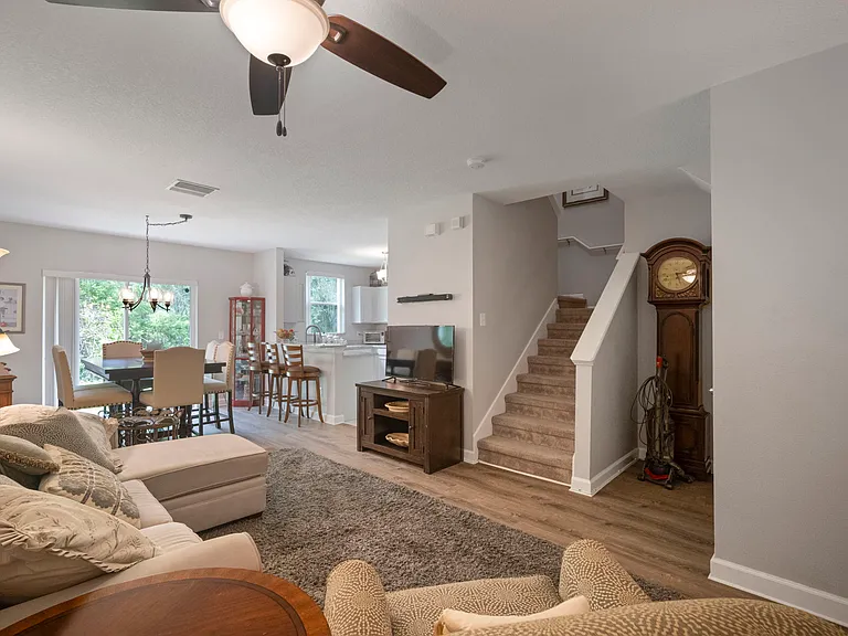 9722 Forestdale Ct — Photo 8