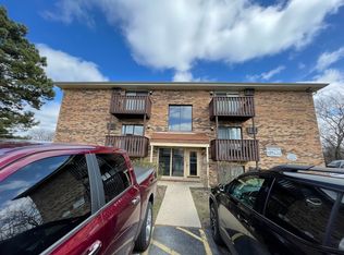 535 Brookside Dr APT F, Westmont, IL 60559