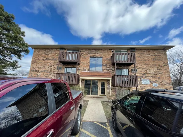 535 Brookside Dr APT A, Westmont, IL 60559