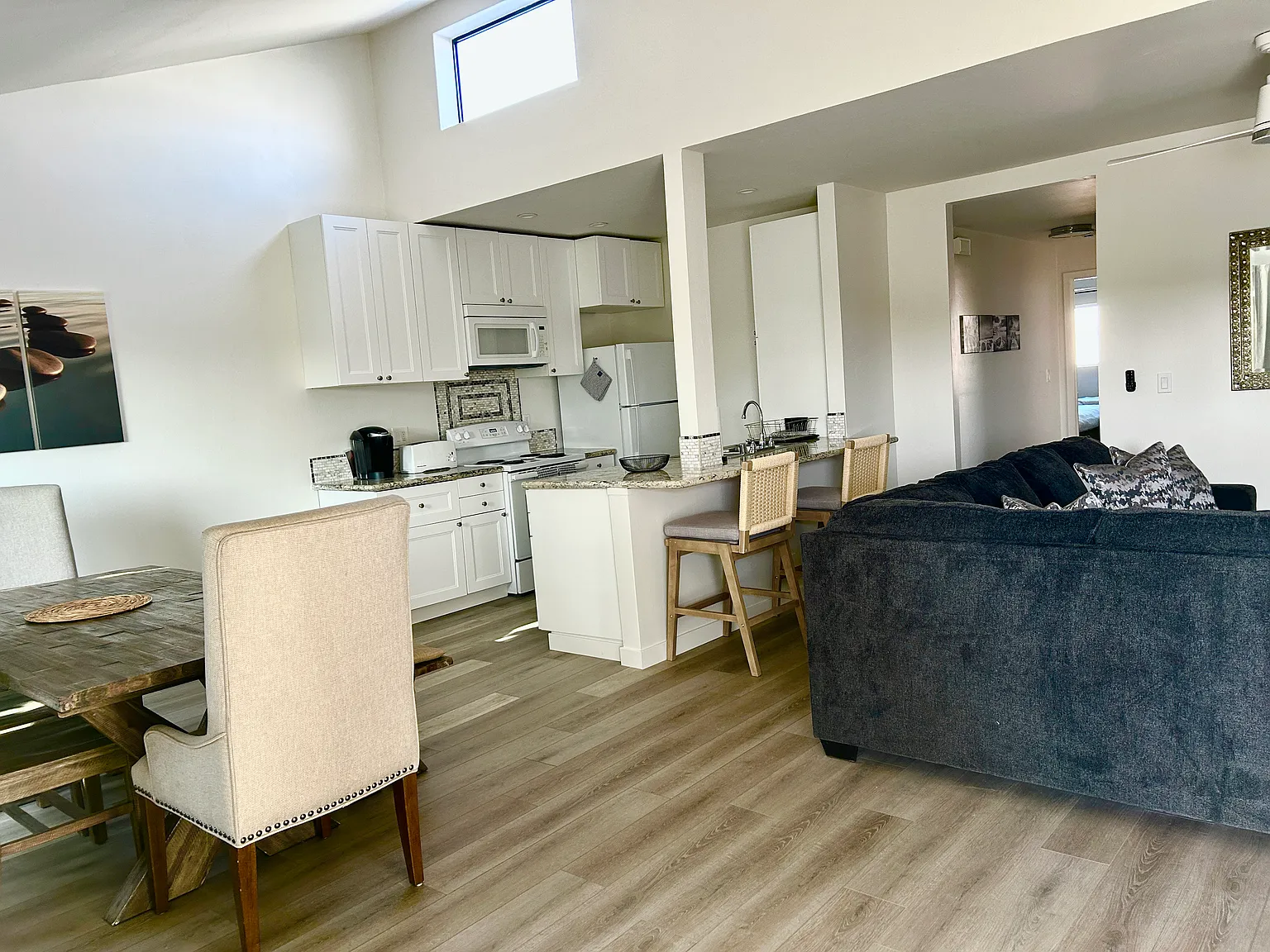 2 bed, 950 sqft, $4,500 — Photo 3