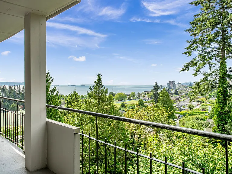 935 Marine Dr — Photo 13
