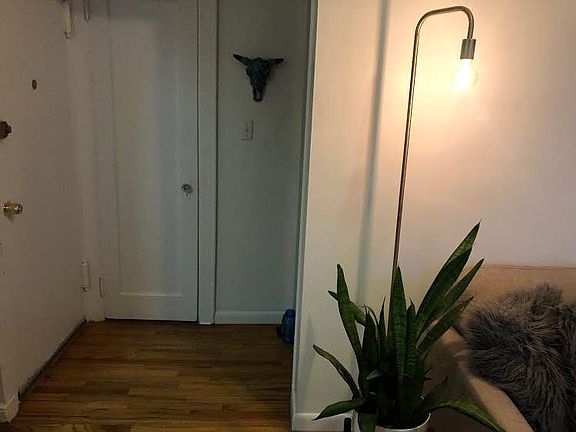5th image of 453 W 47th St APT 3R